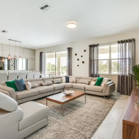 Spacious Haven For Large Families In Champion Gates Resort